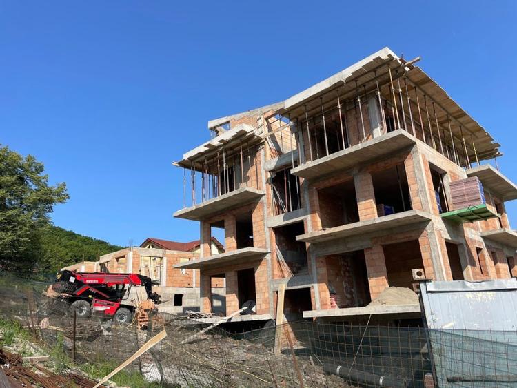 Apartament generos de 4 camere – 127 mp, 4 balcoane, 2 bai, bloc nou