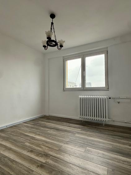 Apartament de 3 camere spre vanzare - zona Piata Victoriei