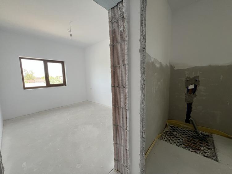 Chisoda - Duplex cu 5 camere despartit prin camera tehnica