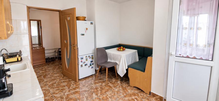 Apartament 3 camere de vânzare în Craiova – Strada Nanterre, zonă centrală