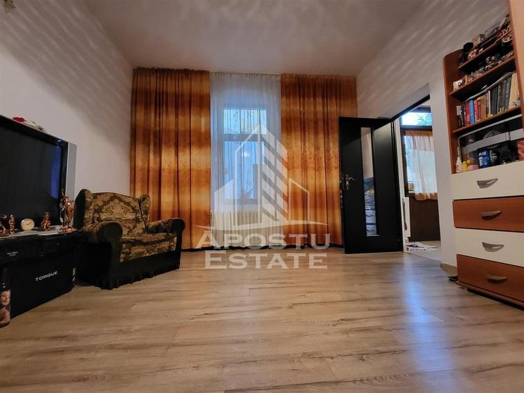 Apartament cu 2 camere, loc de parcare in curte langa Piata Iosefin