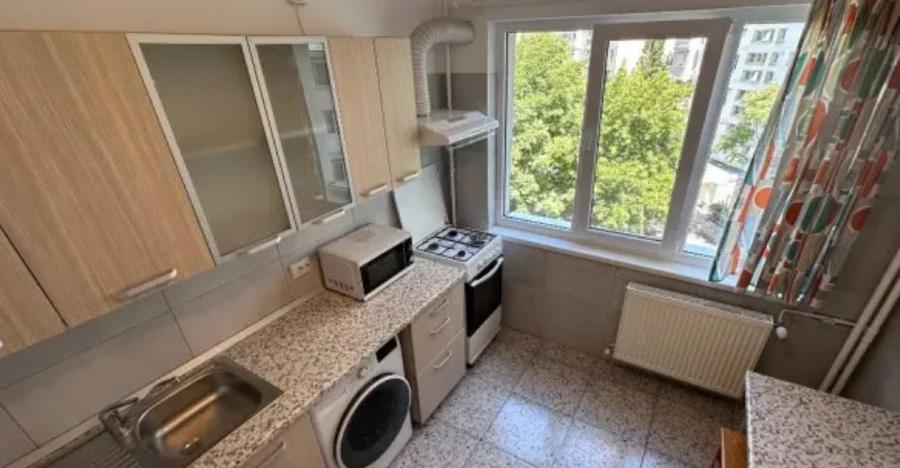 Apartament 3 Camere,Dristor metrou,decomandat,2 balcoane,et.3/10,mobilat,utilat