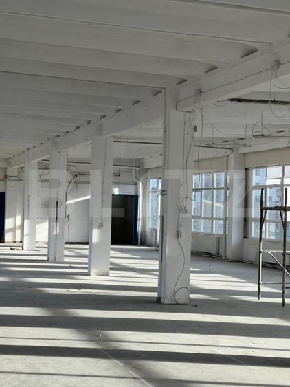 Hala open space, 614 mp, lift de marfa, zona Piata 1 MAI