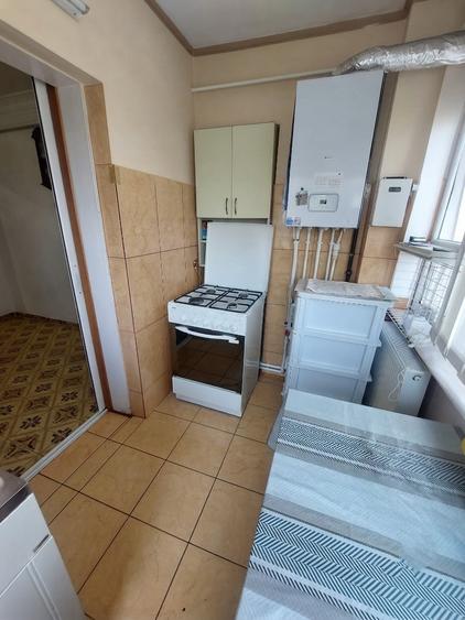 Apartament 2 camere Zona Abator, etaj 4/4, centrală gaze, mobilat și utilat