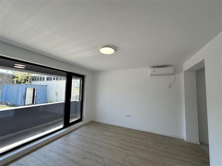 Apartament 3 camere de inchiriat, bloc nou