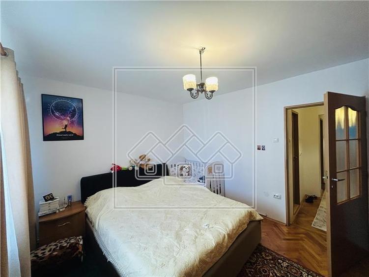 Ap decomandat, 60 mp utili, 2 camere si balcon - Turnisor