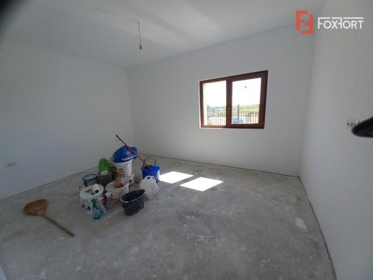 Duplex cu 4 camere, teren individual de 259 mp si terasa de 20 mp, in Plopi