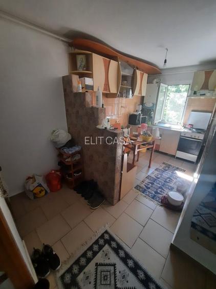 Apartament cu 2 camere, etajul 3/4, zona Podu Ros - 9