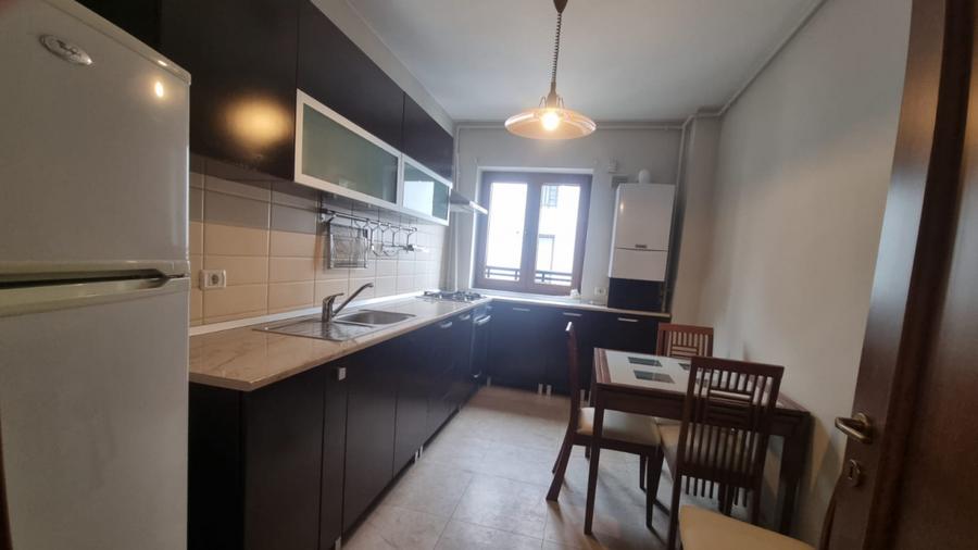 3 camere decomandat, Sisesti, bloc 2010