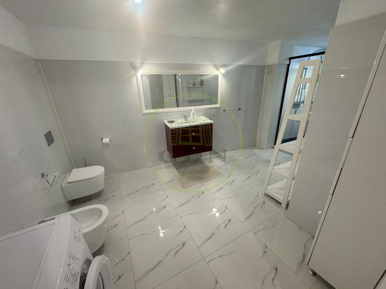 Apartament 3 camere, decomandat, 110.55 mp, Centru, zona Catedrala Sf. Dumitru