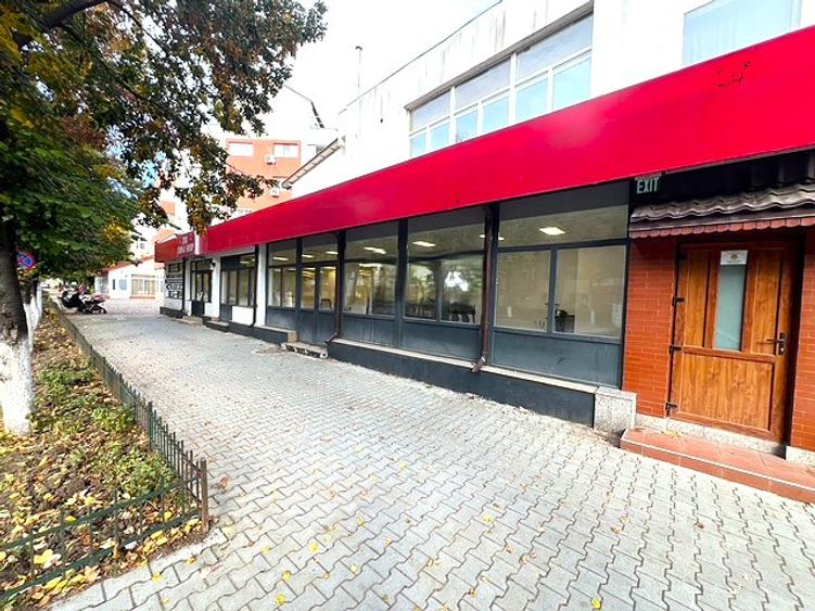 VANZARE CLADIRE CU RESTAURANT UTILAT COMPLET PLUS SPATIU COMERCIAL