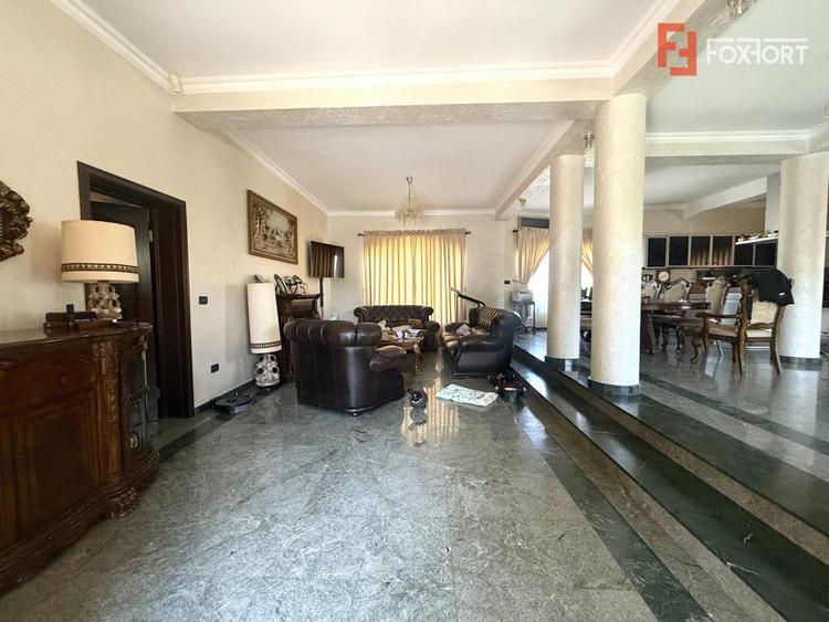 COMISION 0% Casa individuala exclusivista cu 7 camere si piscina in Dumbravita