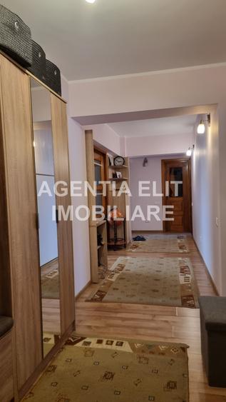 Apartament 4 camere, zona Stadion