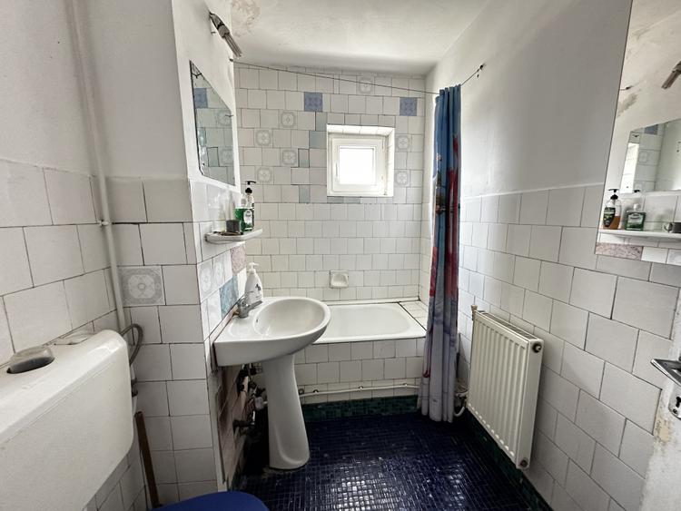 Apartament 3 Camere Vanzare CETATE Flanco Etaj 1, Nefinisat, Centrala Termopane
