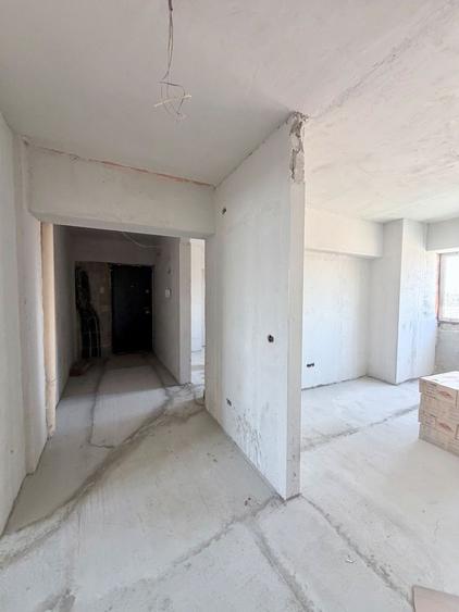 APARTAMENT SPATIOS CU VEDERE PE 2 PARTI