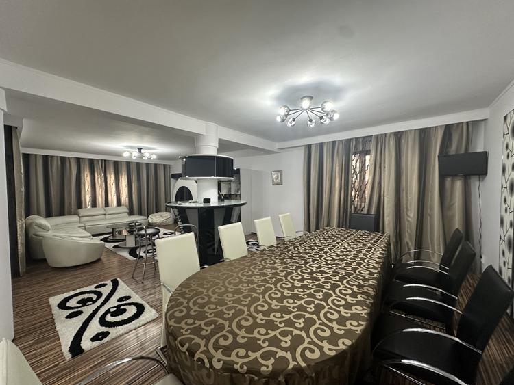 Vila individuală de vânzare cu 8 camere în zona 13 Septembrie