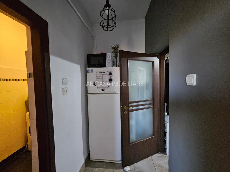 Apartament 2 camere, decomandat, etaj 2 din 2, cu pod, zona Aeroport, comision 0 - 15