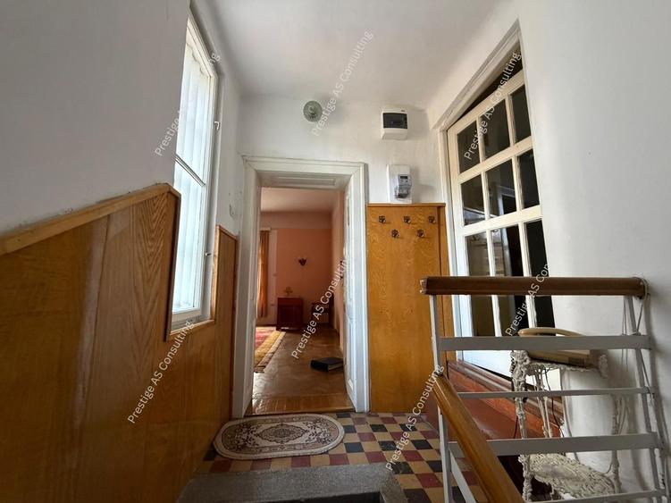 Casa individuala 2 apartamente | 310 mp utili | clinica / birouri Elisabetin