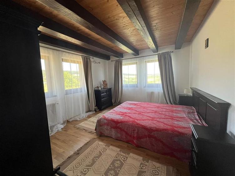 Casa cu teren 4.6 hectare la 17 km de Targu Mures