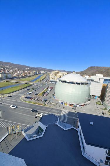Apartament 3 camere ,Ultracentral-vedere panoramică asupra orașului
