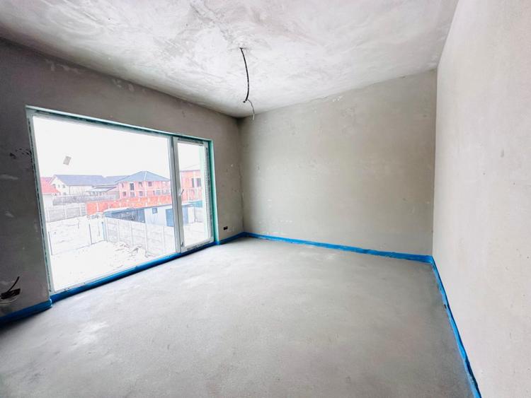 Duplex despartit prin camera tehnica 3 camere si 2 bai - Mosnita Noua