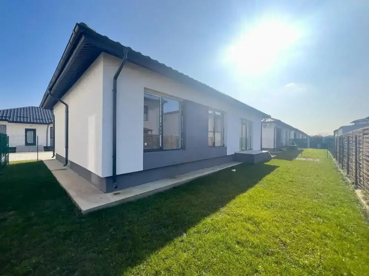 Casa De Vanzare 4 Camere | Finalizata | Curte Parcarea | Bariera