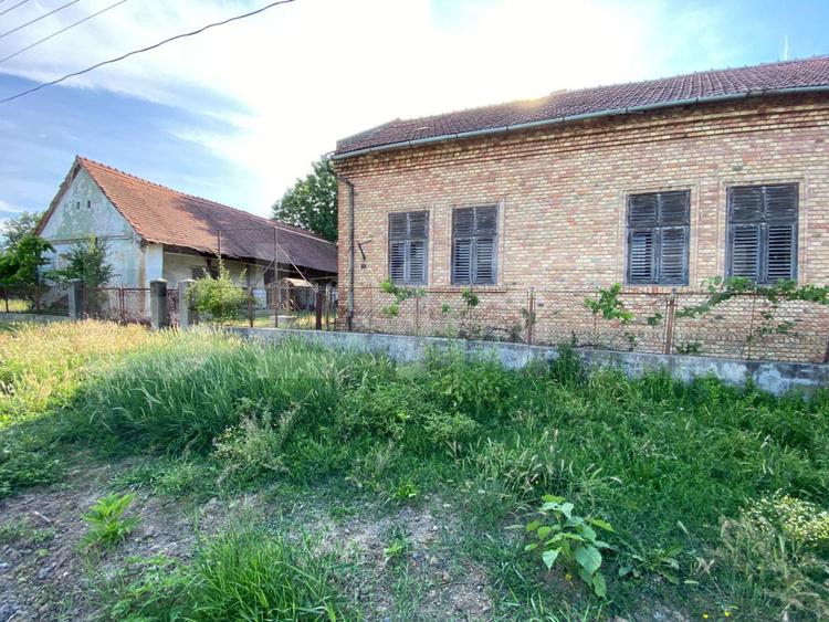Casa de vanzare, 100 mp, teren 2993 mp, zona Dragsina