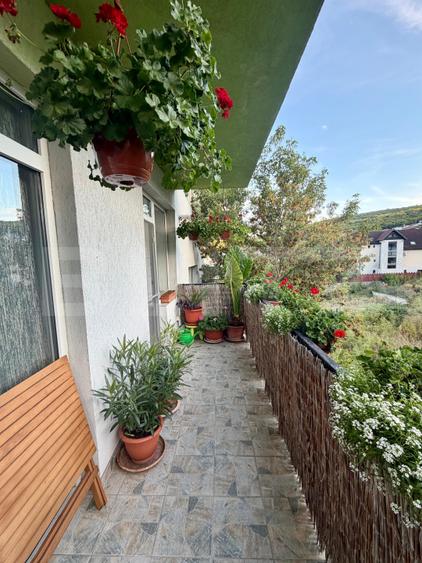 Apartament 3 camere, 90 mp, boxa si parcare cu CF, zona Campului
