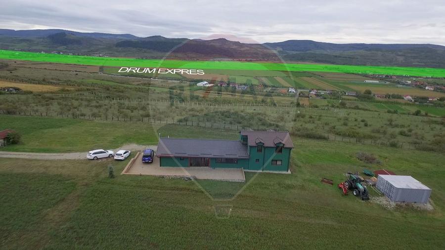 Teren 9.42 ha extravilan + casa 230 mp, COMISION 0%