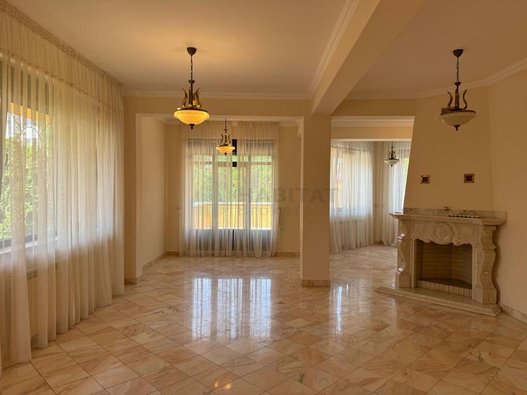Vila 9 camere cu piscina si teren de 1.000 mp