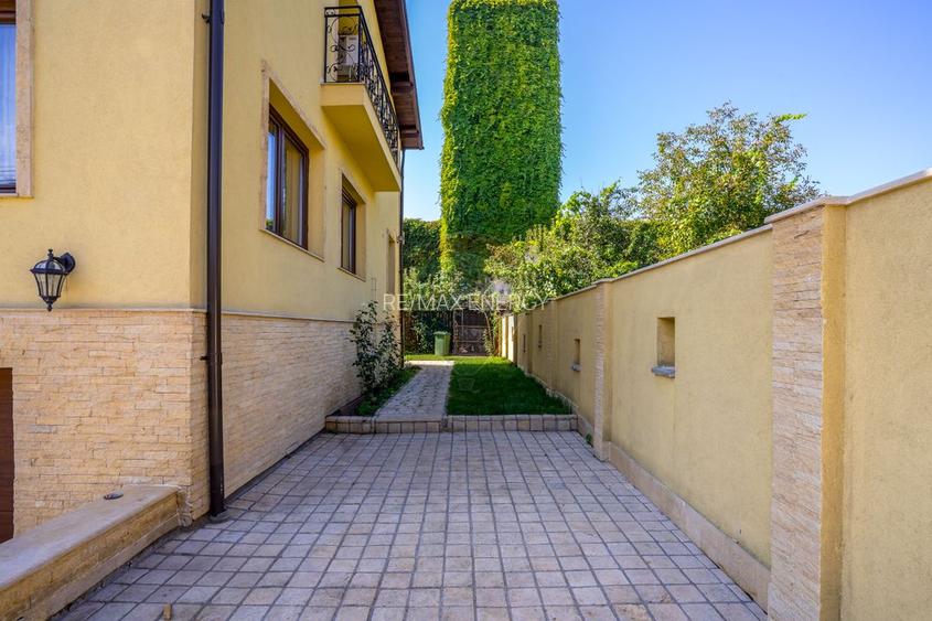 9 camere, 5 bai, spatiu hobby, gradina, garaj,locatie buna - 22