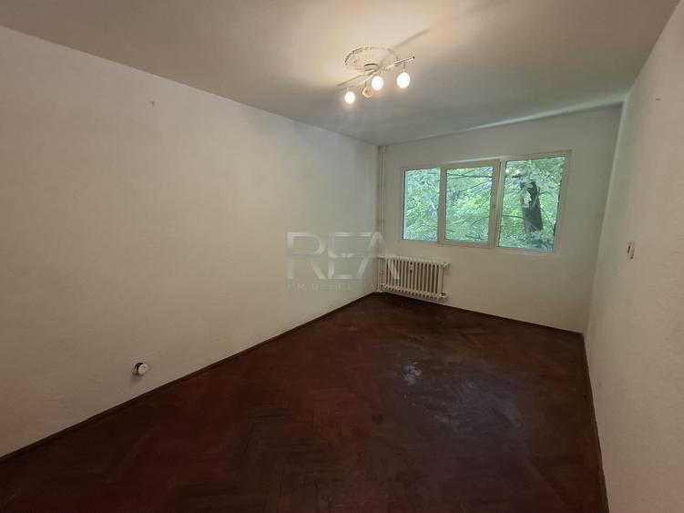 3 camere, et 1/4, anvelopat, 66 mp-Apusului