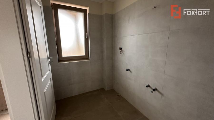 Duplex cu 5 camere despartit prin garaj, zona Giroc