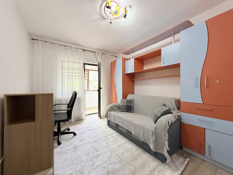 Apartament cu 3 camere de inchiriat in zona Faleza Nord