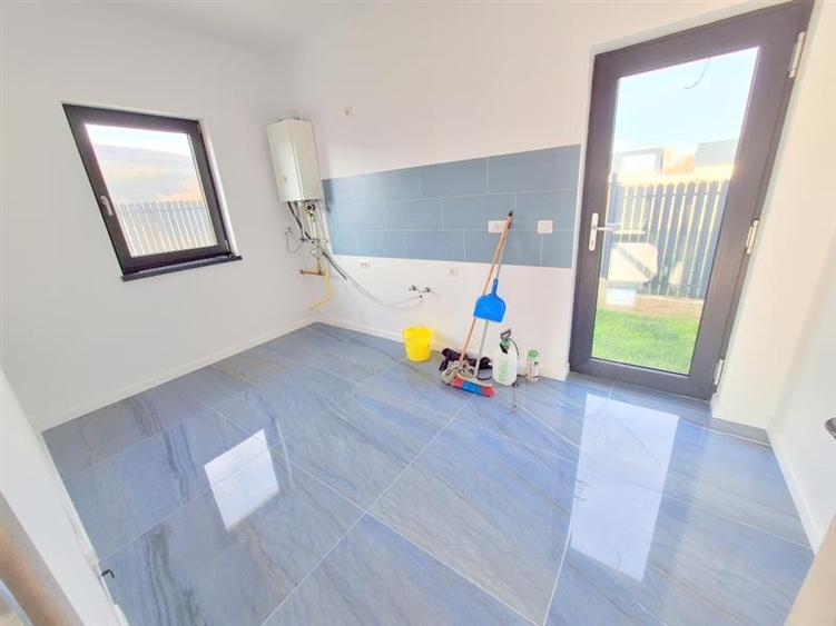 Casa parter, 72 mp, teren 270 mp, 3 camere, zona Hemeius