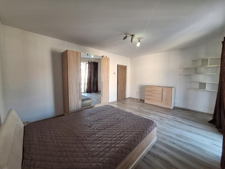 Apartament cu o camera decomandat, balcon, zona Florilor