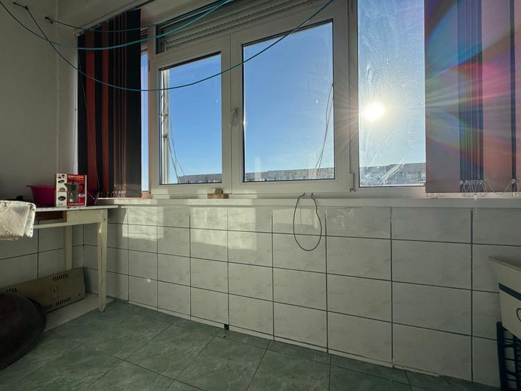 De vanzare - 2 camere decomandat - centrala proprie - 800m metrou 1 decembrie