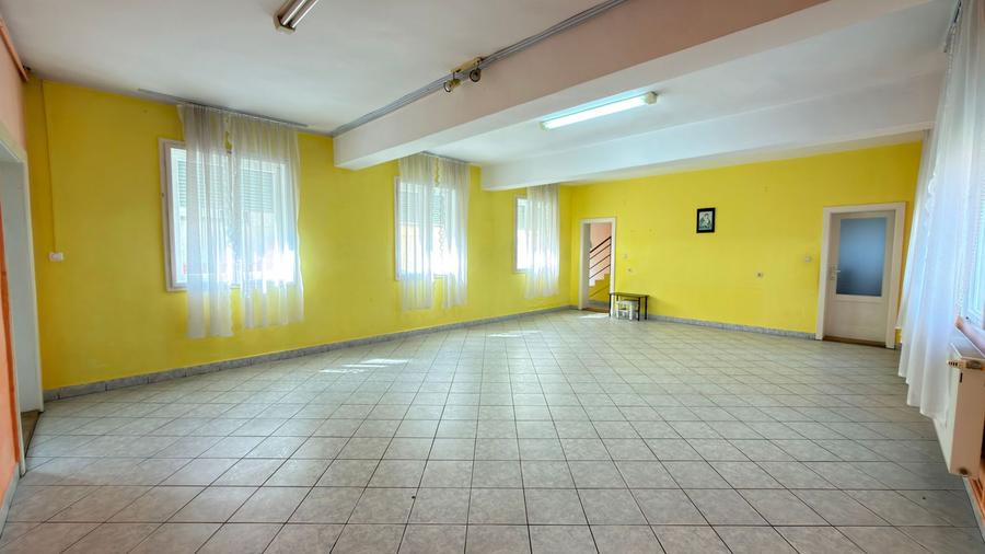 Oportunitate Inchiriere 2 Clădiri cu teren Zonă Centrală – Carei