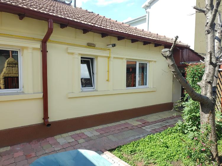 Casă spațioasă cu 3 camere, 2 băi și curte generoasă – Zona Coiciu
