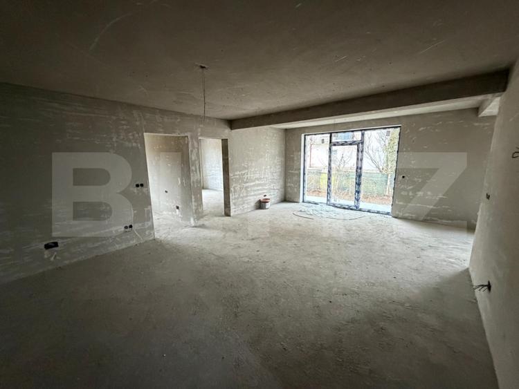 Apartament 4 camere, semifinisat cu garaj si boxa, zona Bradet