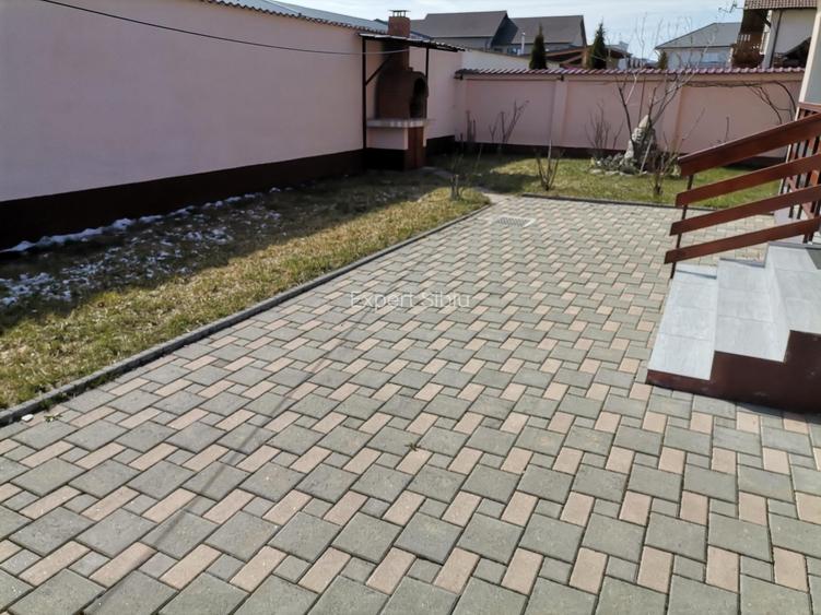 INCHIRIEZ casa 5 camere decomandate ,cu garaj,zona Calea Cisnadiei