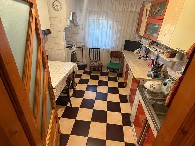 Apartament 4 camere decomandat, etaj 2/ 4