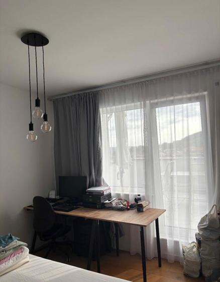 Apartament cu 3 camere semidecomandat în Florești