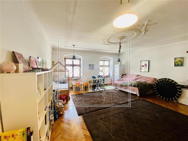 Ap. 90 mp utili, complet renovat, pretabil investitie,  zona Centrala