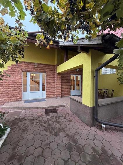 Casa cu 5 camere 2 bai 184 mp utili zona Calea Dumbravii