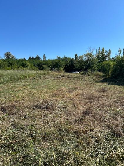 Teren cu deschidere la lac strada Orhideelor- conectare imediata la curent