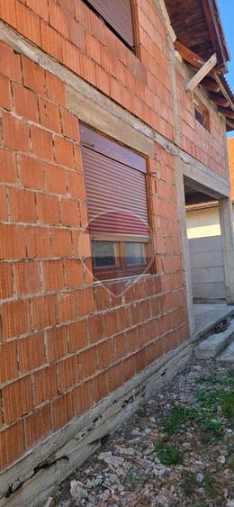 Casă P+M de vânzare, în cartier nou, la doar 12 km de Arad