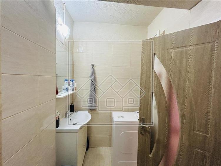 Ap cu 2 camere, la cheie, balcon - etaj intermediar