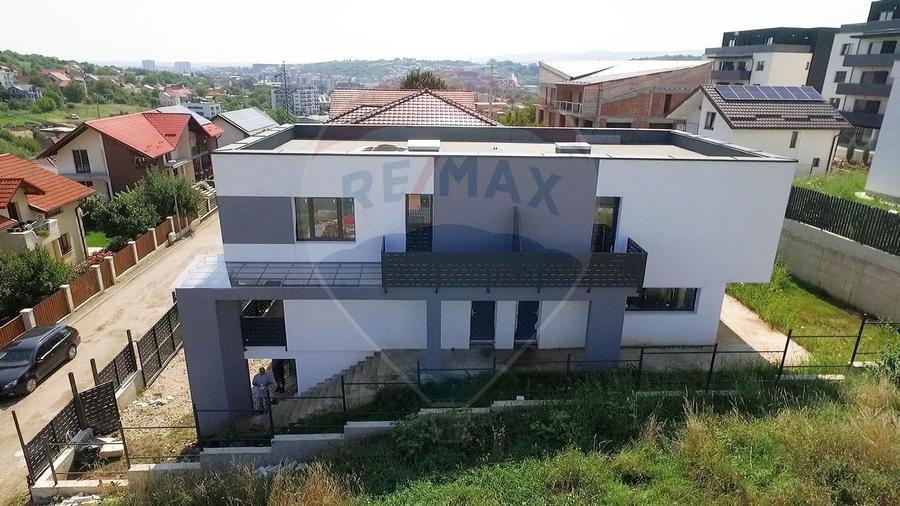 Apartament de vanzare in casa/ duplex nou, garaj, terasa