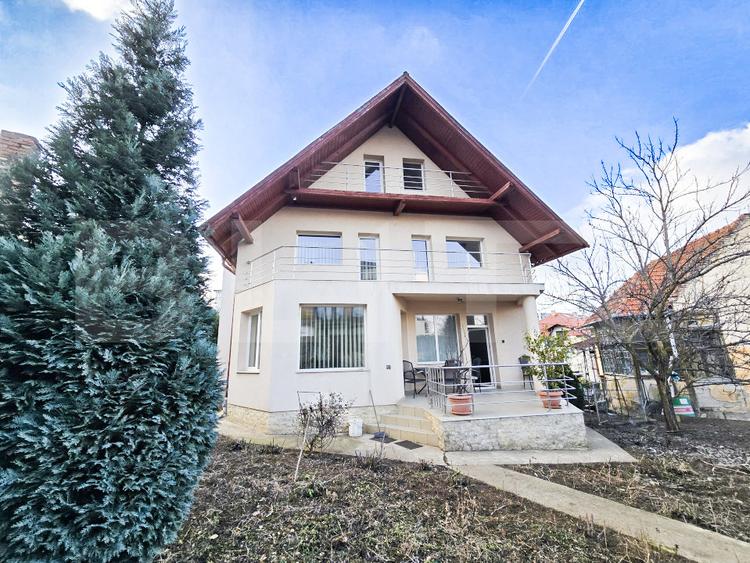 Oportunitate de investiție! Casă de vanzare, cu 8 camere, 382 mp, zona Gruia